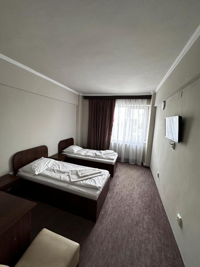 Romula Imperial Hostel Caracal Bagian luar foto