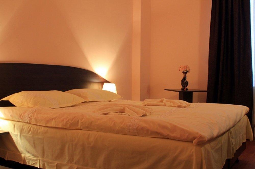 Romula Imperial Hostel Caracal Bagian luar foto